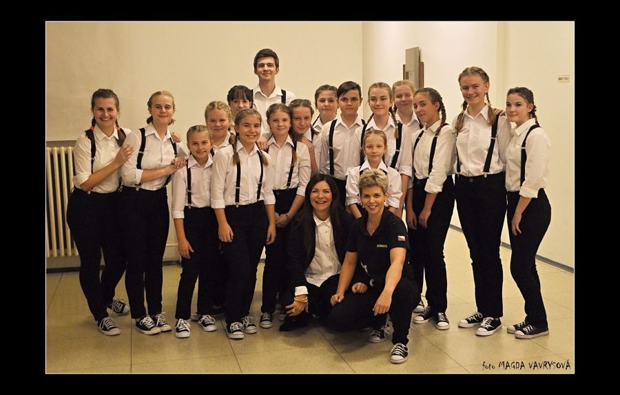 Anna K se skupinou